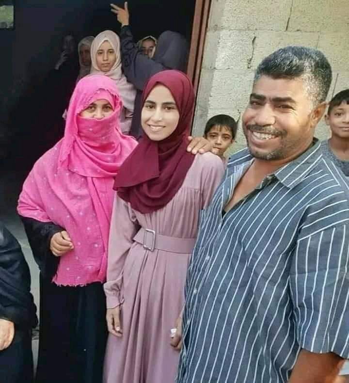 عمان الاهلية تقدم منحة دراسية كاملة للطالبة شمس أحمد أبو عمرة المتفوقة في التوجيهي بقطاع غزة