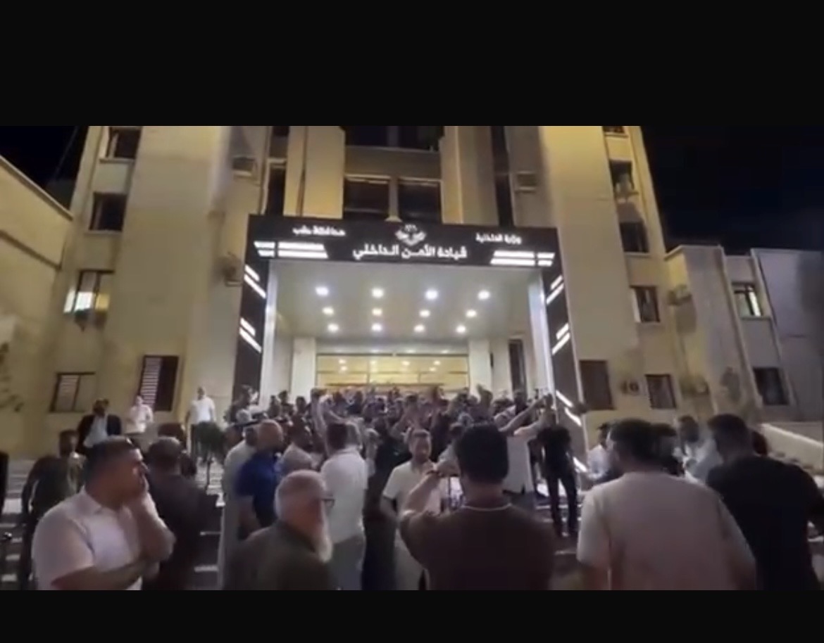 احتفالات في سوريا عقب القبض على علي كيالي المعروف بـ«معراج أورال»