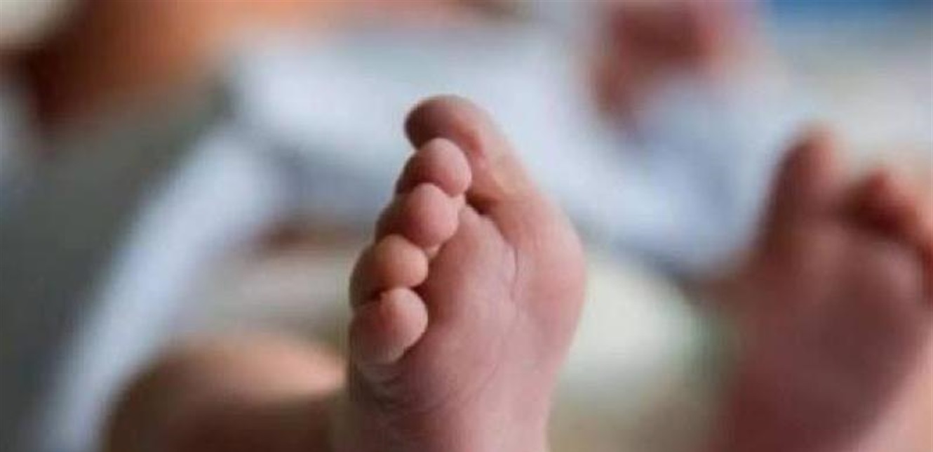  إمرأة باعت طفلتها بمساعدة حارسيّ مستشفى!