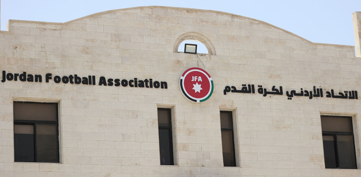 لجنة أوضاع اللاعبين تصدر قرارات بحق عدد من أندية المحترفين