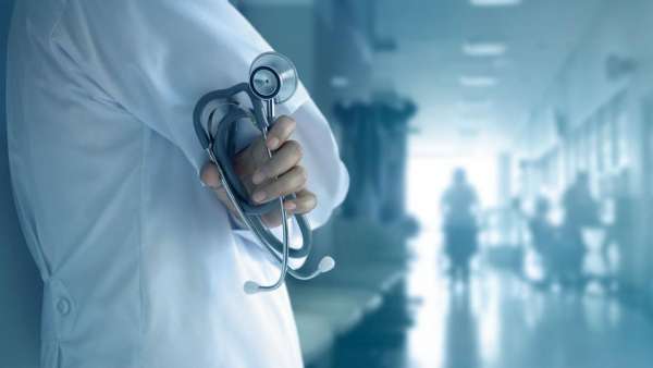 وفاة طبيب إثر نوبة قلبية أثناء عمله بمركز صحي في اربد