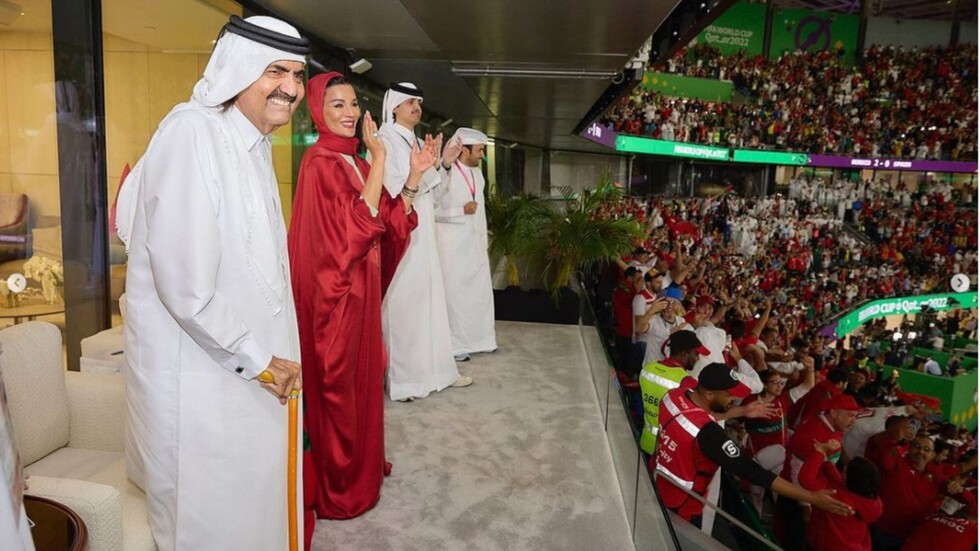 بالفيديو ..  رد فعل أمير قطر "الوالد" والشيخة موزا بعد تأهل المغرب الى ربع نهائي المونديال 