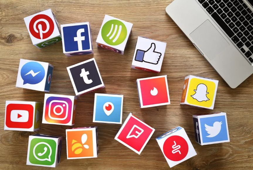 الاعتماد على المؤثرين بين دعم الإعلام ومخاوف المصداقية