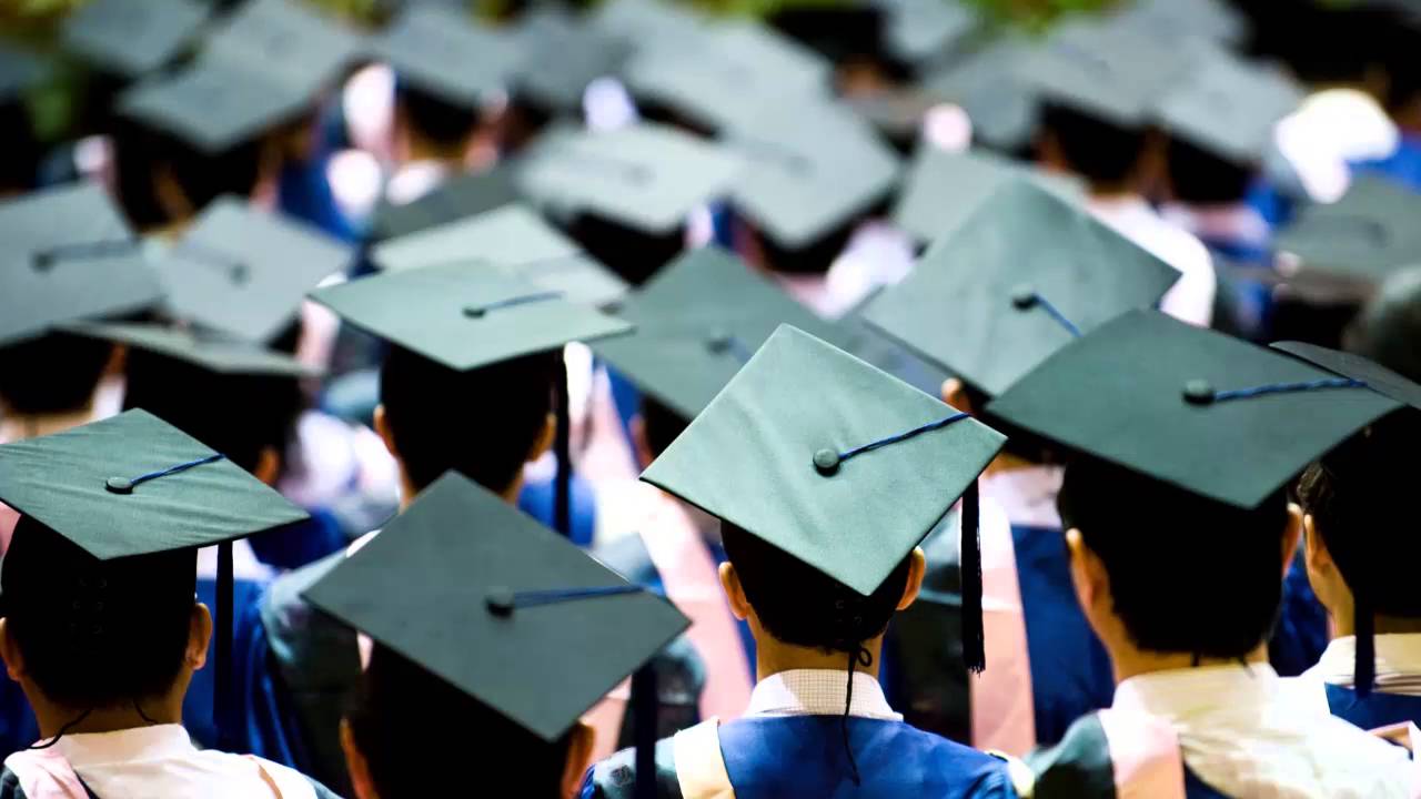 الدكتورة ميس الشدوح  ..  مبارك التخرج من كلية الطب 
