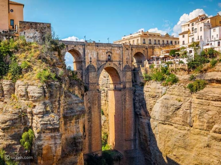 روندا الإسبانية ..  مدينة معلّقة بين السماء والهاوية