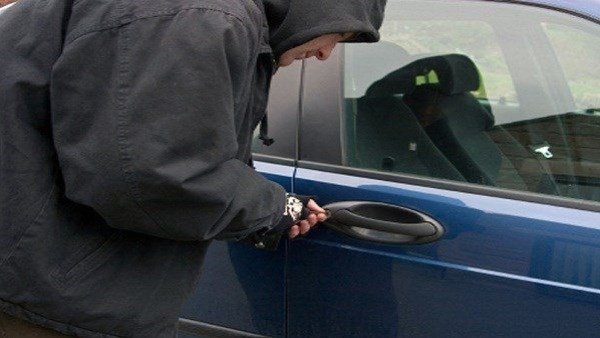 عند تعرضك للسرقة ..  هل يستطيع "إير تاجز" إيجاد سيارتك المسروقة ؟   ا