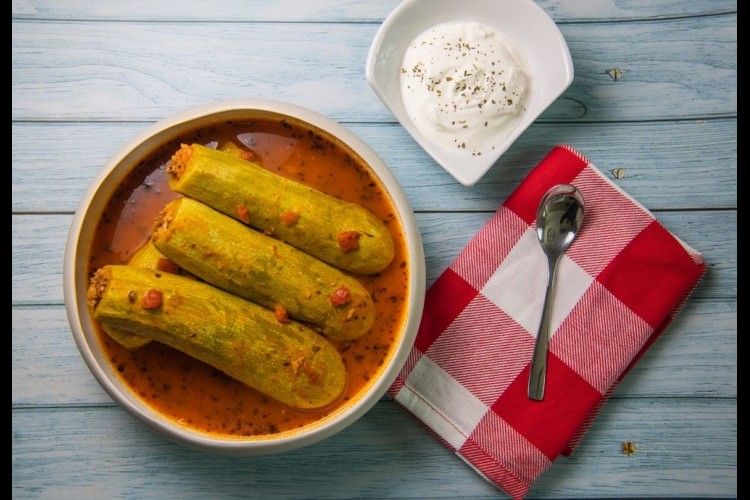 كوسا محشي بصلصة البندورة