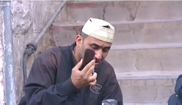 الكاميرا الخفيه .. حلقه صباغ الاحذيه مميزه جدا 