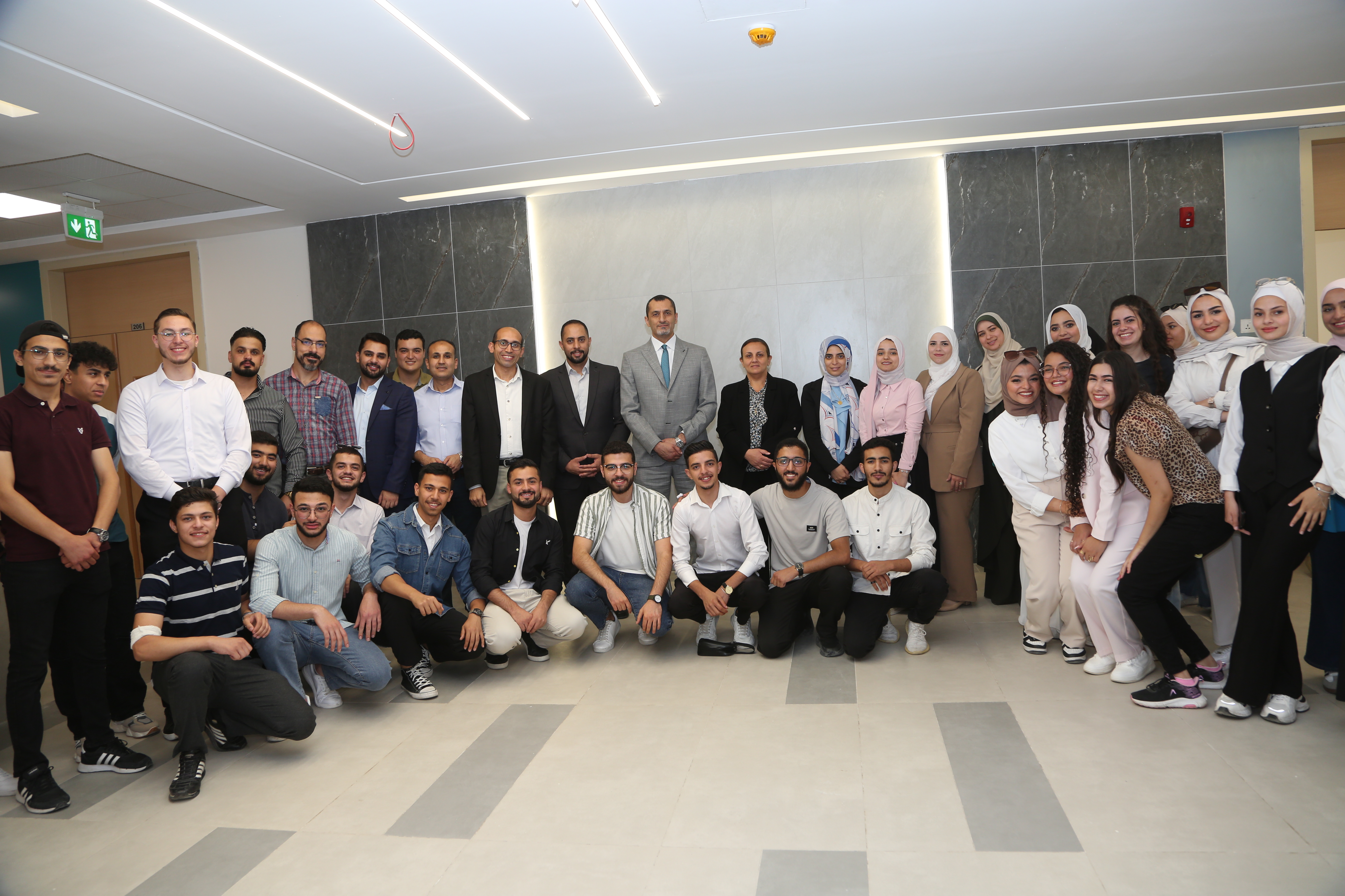 افتتاح معرض الأنشطة الطلابية في كلية العلوم الطبية التطبيقية ضمن فعاليات اليوم العلمي لقسم العلاج الطبيعي