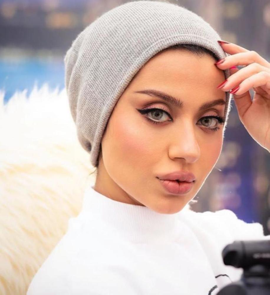 خبيرة تجميل كويتية معرضة لشلل في الوجه بسبب الفيلر  