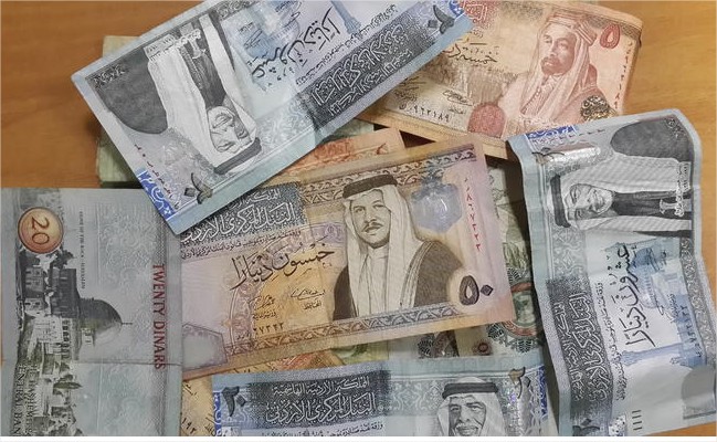 صرف مستحقات مكرمة المعلمين الأحد