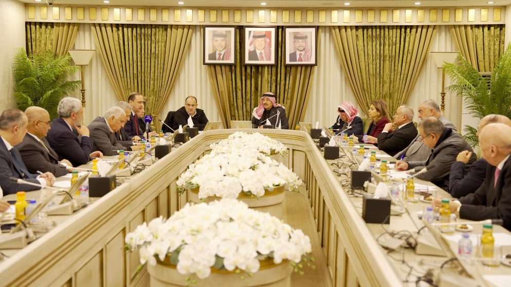 "إعلام الأعيان" تبحث تحديث التشريعات الإعلامية