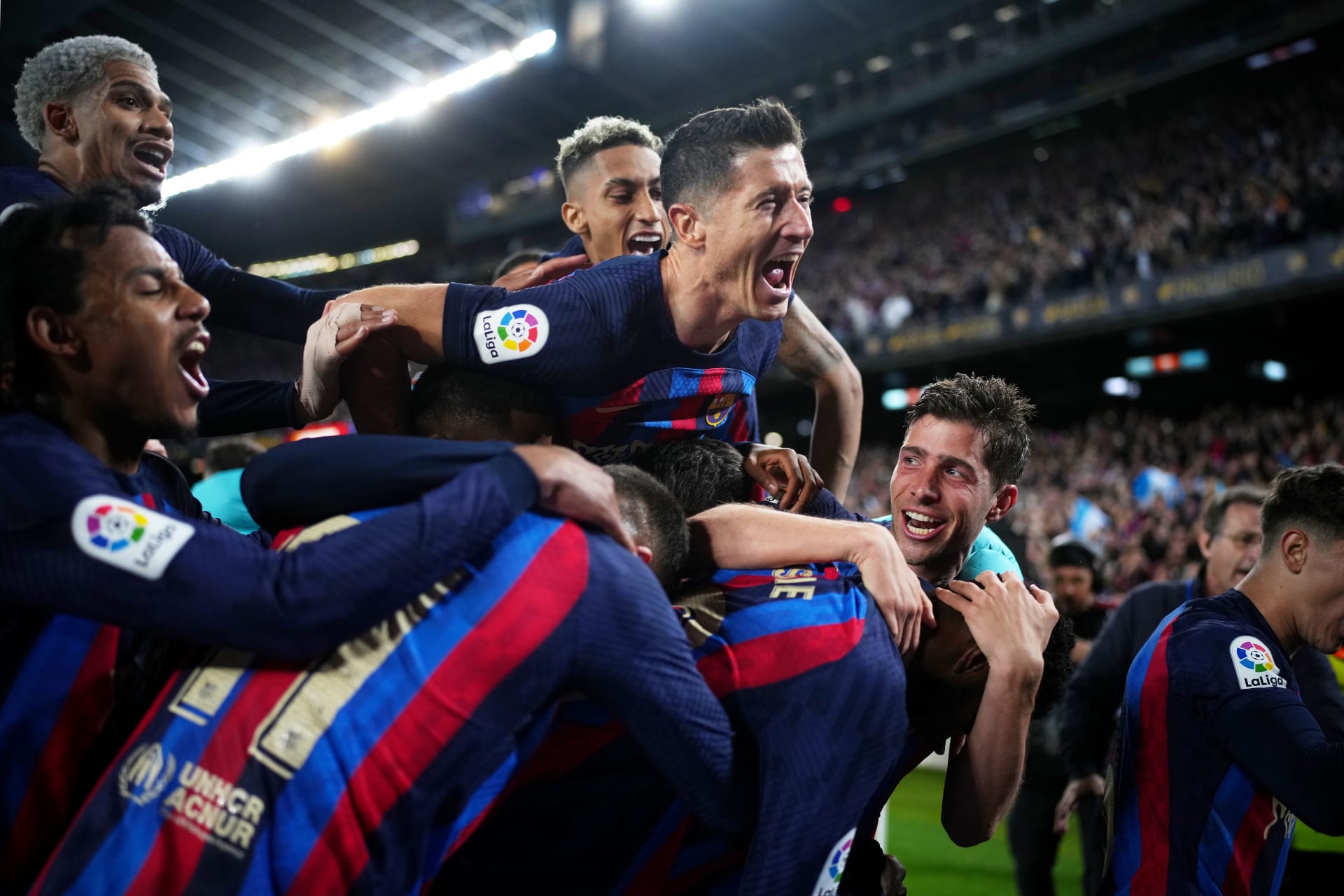 عاصفة في «كامب نو» ..  ماذا قالت الصحف الإسبانية بعد فوز برشلونة على ريال مدريد بالكلاسيكو؟