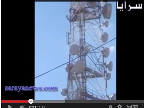 بالفيديو والصور  .. عشريني معاني عاطل عن العمل يهدد إلقاء نفسه من برج 