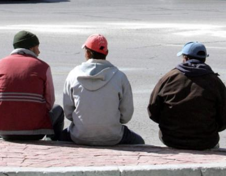 مهلة للعمال الوافدين المخالفين حتى تشرين أول لتجديد تصاريحهم