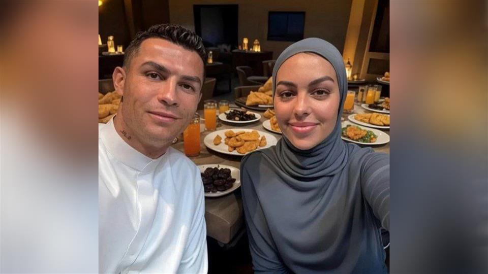 ما حقيقة صورة رونالدو وجورجينا على مائدة الإفطار الرمضاني؟