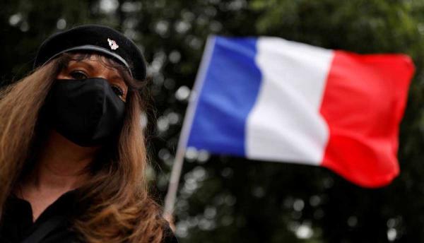 مظاهرة كبيرة لزوجات رجال الشرطة في فرنسا  ..  والسبب!