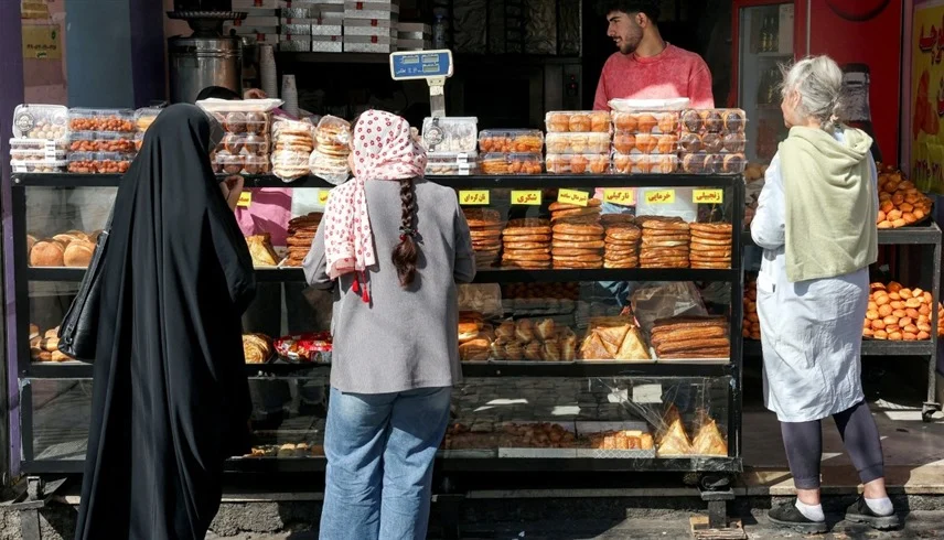 الإيرانيون يغزون الأسواق استعداداً لـ"كابوس الحرب"