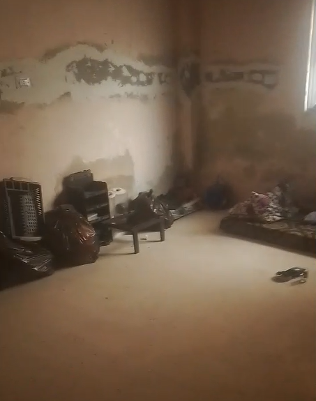 منزل ينهار وفواتير تتراكم ..  معاناة عائلة بلا معيل في منطقة جبل القلعة (شاهد)