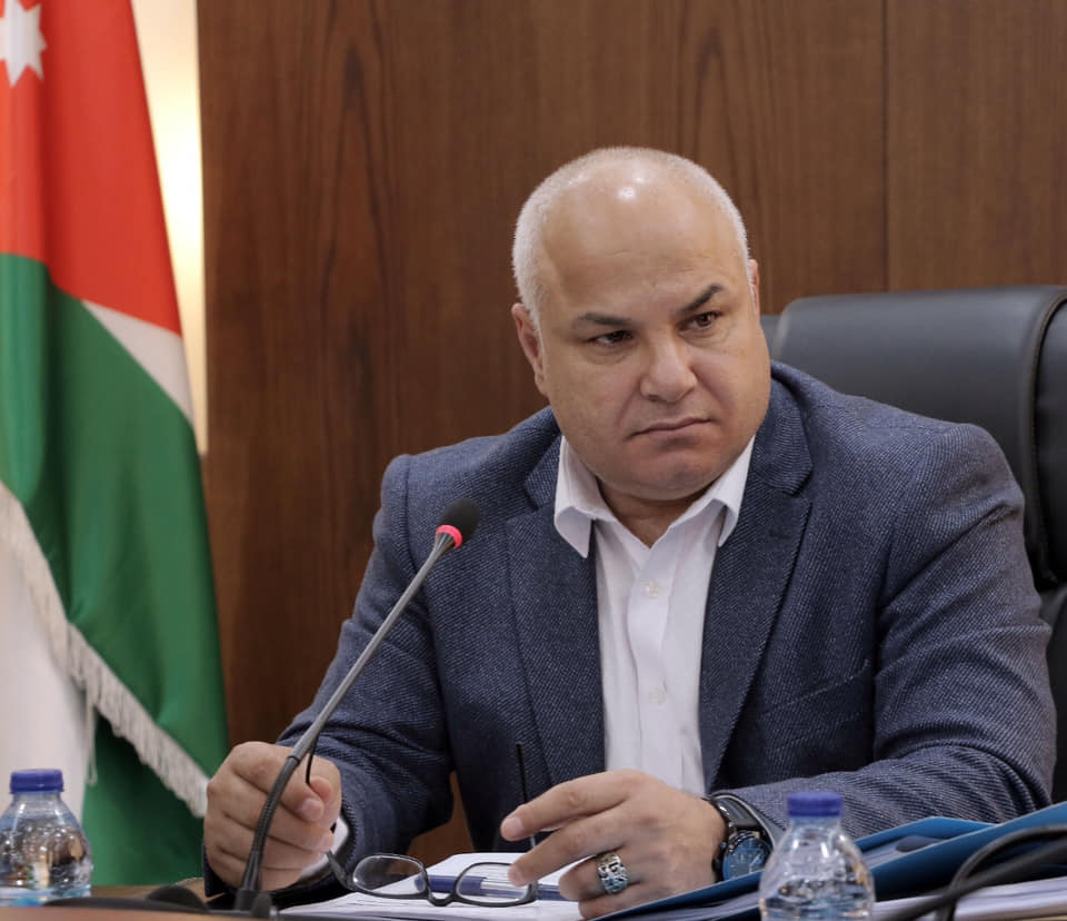 وزير العمل السابق خالد البكار يخرج عن صمته ويكشف عبر سرايا تفاصيل التسجيلات الصوتية المتداولة وتهديده لأحد الأشخاص
