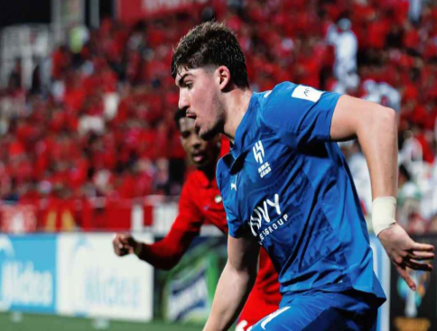 بولونيا ينقض على نجم الهلال السعودي