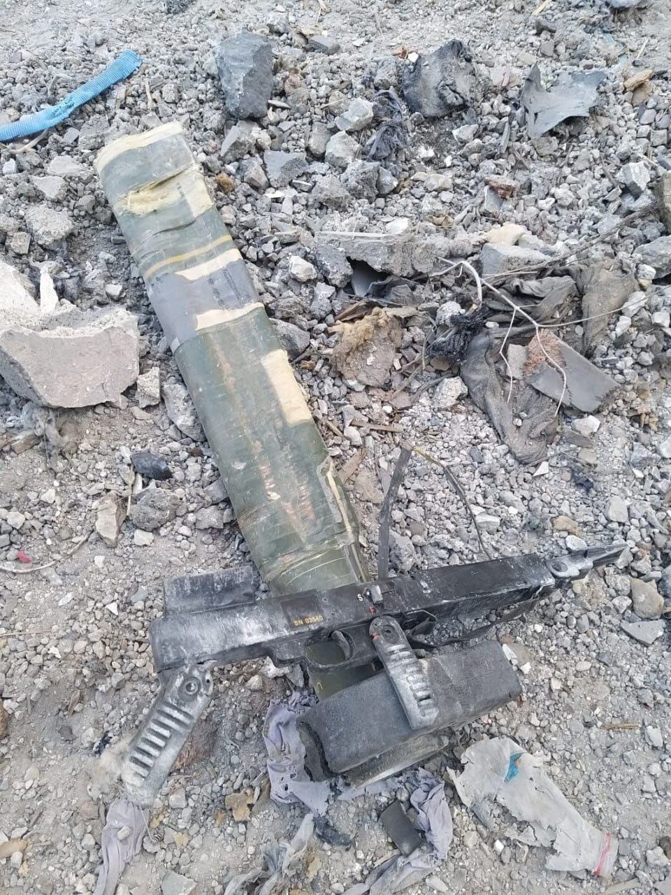 بالصور  ..  قوات الاحتلال تهرب من مواجهة المقاومة وتخلف وراءها العتاد العسكري 