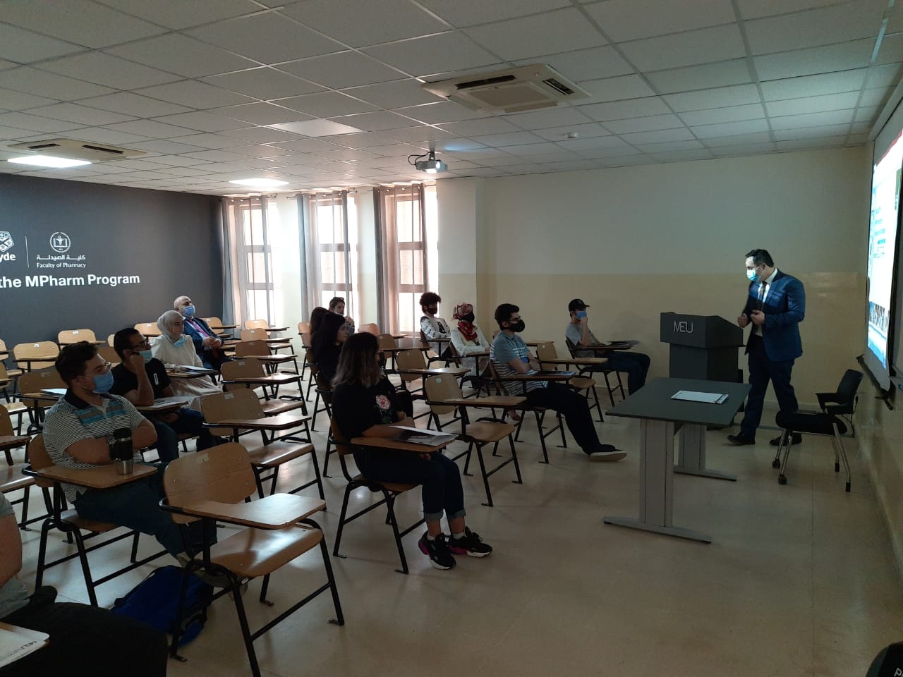 جامعة الشرق الأوسط ترحب بطلبة برنامج الصيدلة البريطاني المشترك (Mpharm) الجدد