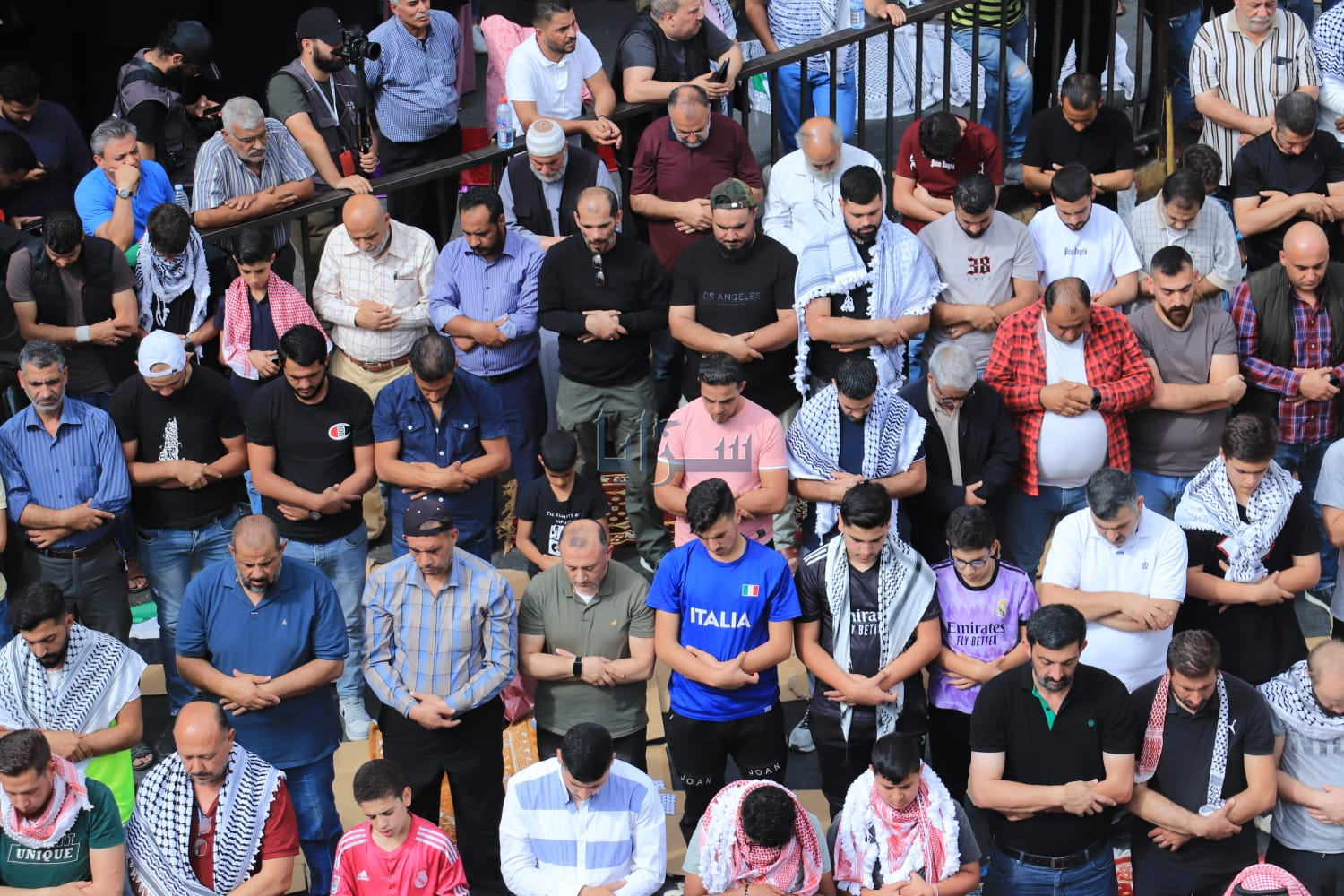 الأردنيون يؤدون صلاة الغائب على شهداء فلسطين
