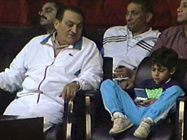 بالصور .حفيد حسني مبارك يكشف عن مجموعة صور خاصة بعائلة جده 