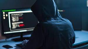 كيف يخفي قراصنة الإنترنت شحنات المخدرات بالتحكم في سفن الشحن؟