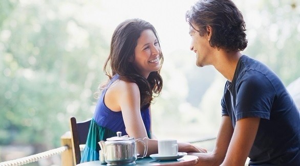 5 أنواع من الرسائل تبعثها المرأة للرجل الذي تحب