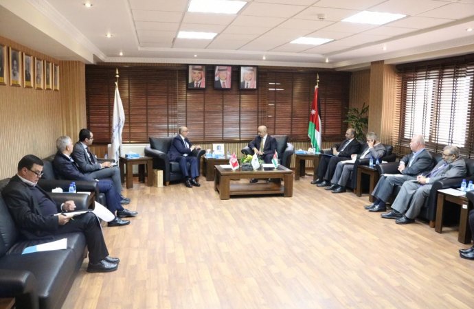 التوصية بتشكيل لجان لدراسة معيقات التبادل التجاري بين الأردن وتونس
