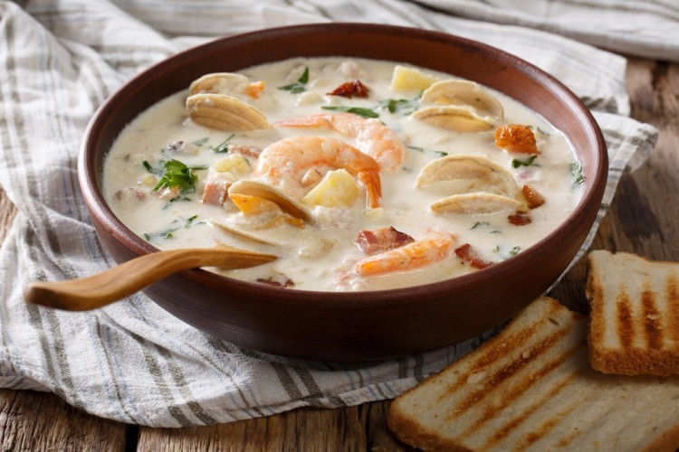 شوربة ثمار البحر بالكريمة