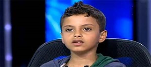 بالفيديو  ..   طفل دفنه والده حيًا و تركه  ..  و والدته: «ابني رأى ملكين في القبر»