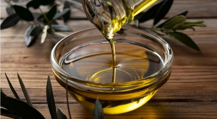لماذا ينصح خبراء التغذية بزيت الزيتون البكر الممتاز؟