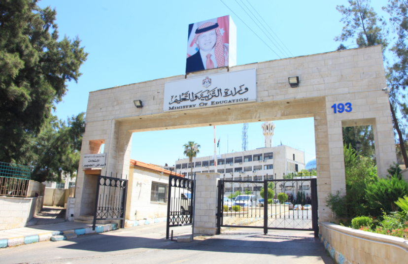 التربية تبدأ حملة التطعيم للمعلمين أبجدياً غداً  ..  تعرفوا على المراكز و الأوقات