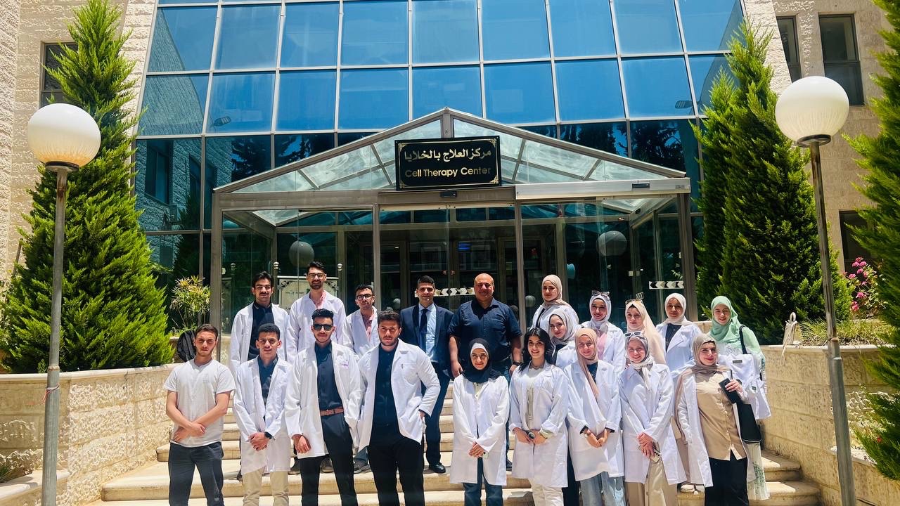أنشطة علمية ومجتمعية متميزة لطلبة صيدلة جامعة فيلادلفيا لتعزيز مهاراتهم وخدمة مجتمعهم