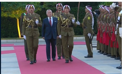 الملك يصل قصر الحسينية لرعاية احتفال ذكرى الاستقلال
