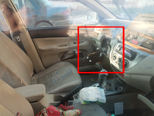 عاجل : شاهدوا سرقة "ستيرنج" من احدى المركبات في الزرقاء