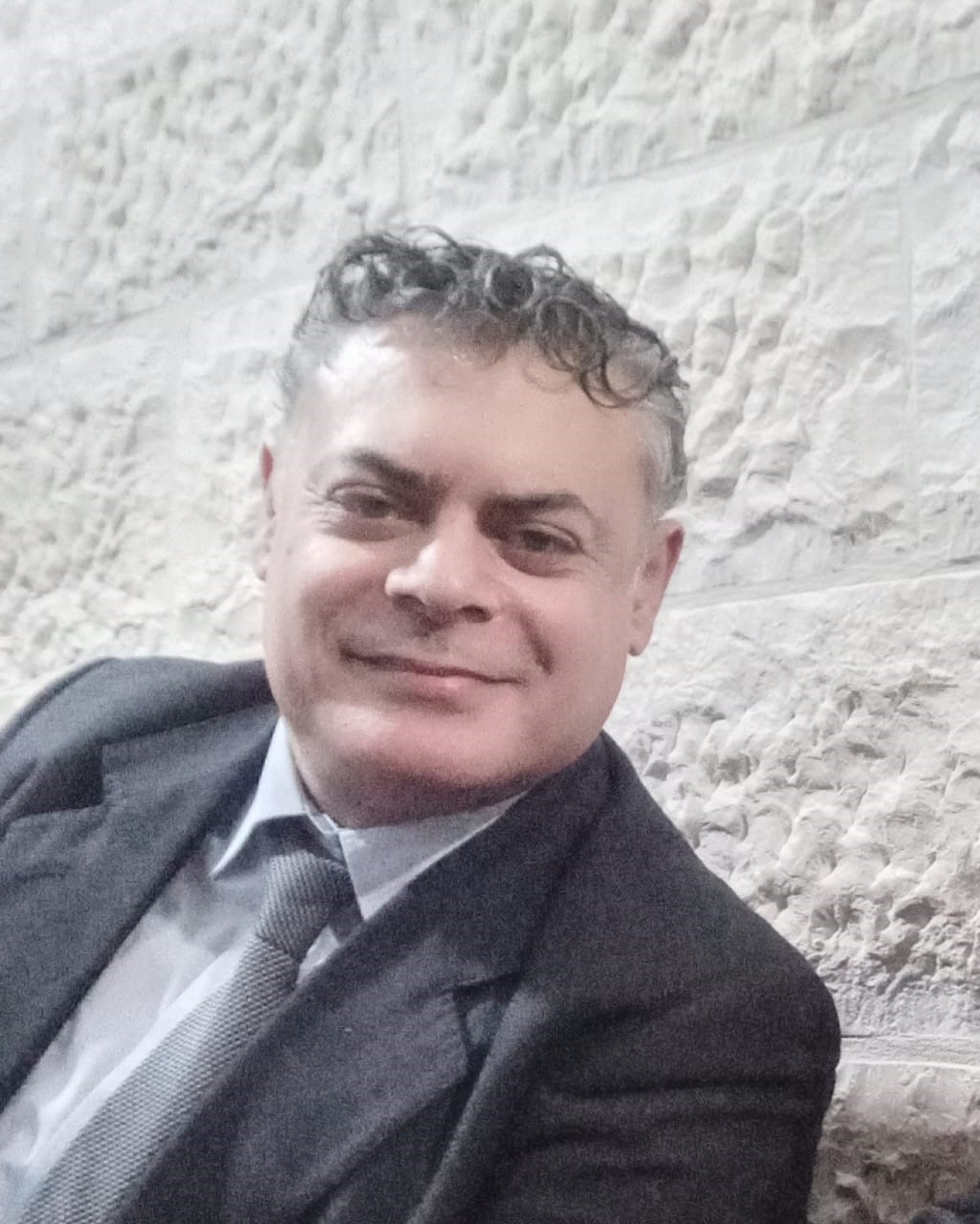 خبير قانوني يُفند استثناء قضايا وغرامات خزينة الدولة من منع الحبس