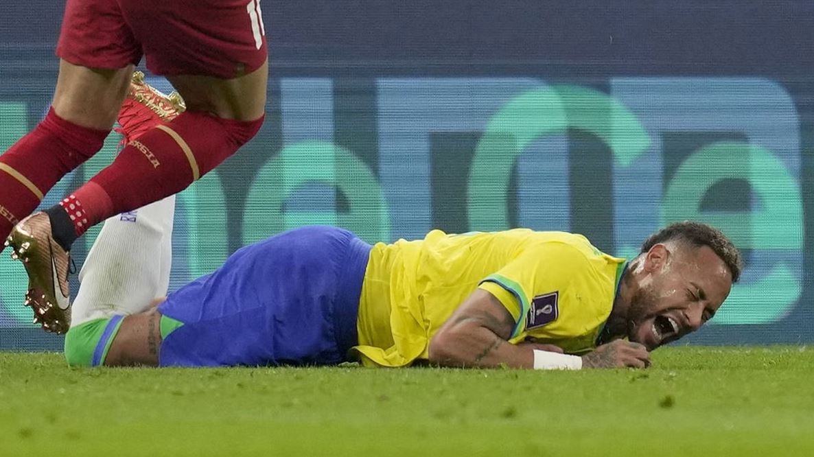 بعد إصابته في الكاحل ..  ضربة موجعة جديدة لنيمار في كأس العالم