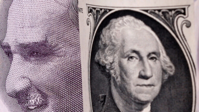 انخفاض قياسي لليرة التركية مقابل الدولار
