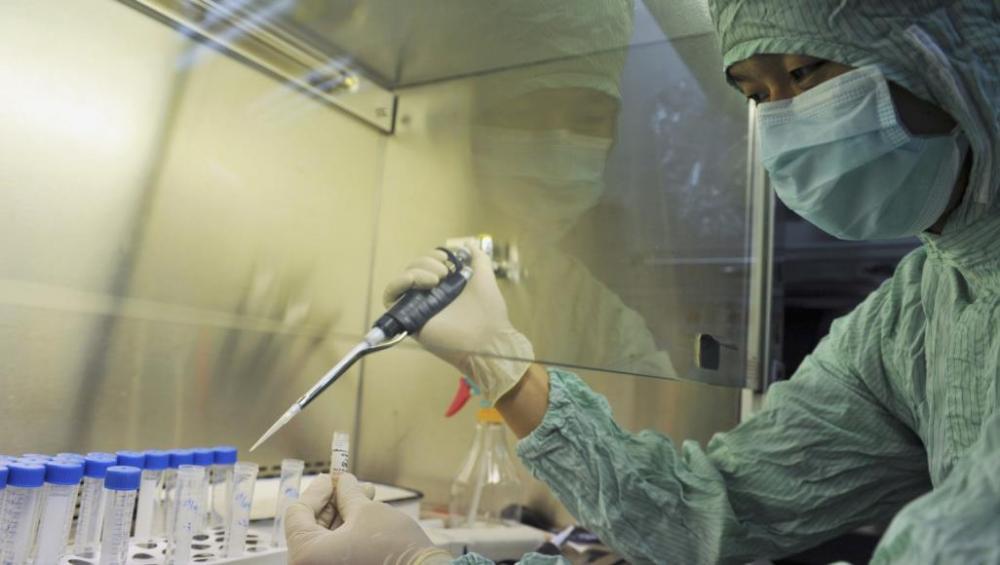 هل هرب فيروس كورونا القاتل من مختبر بيولوجي صيني؟