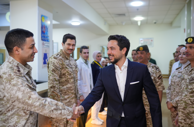 ولي العهد يزور مستشفى الأمير هاشم بالعقبة ويهنىء الكوادر الطبية والمرضى بالعيد