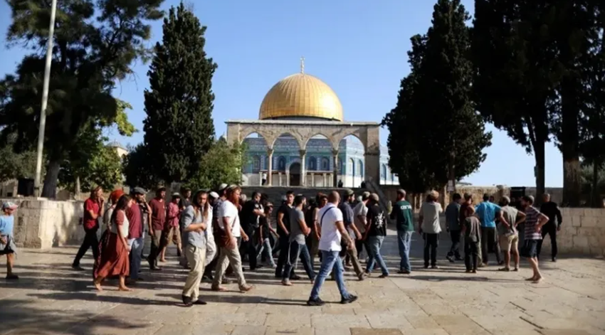  مستوطنون يقتحمون الأقصى بعد إعادة فتحه اليوم