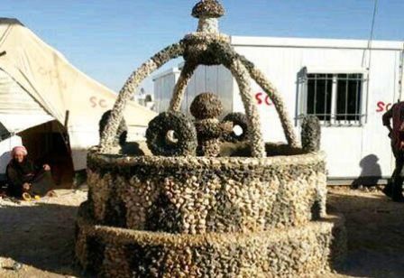 نافورة من نواة التمر في الزعتري  .. صورة 