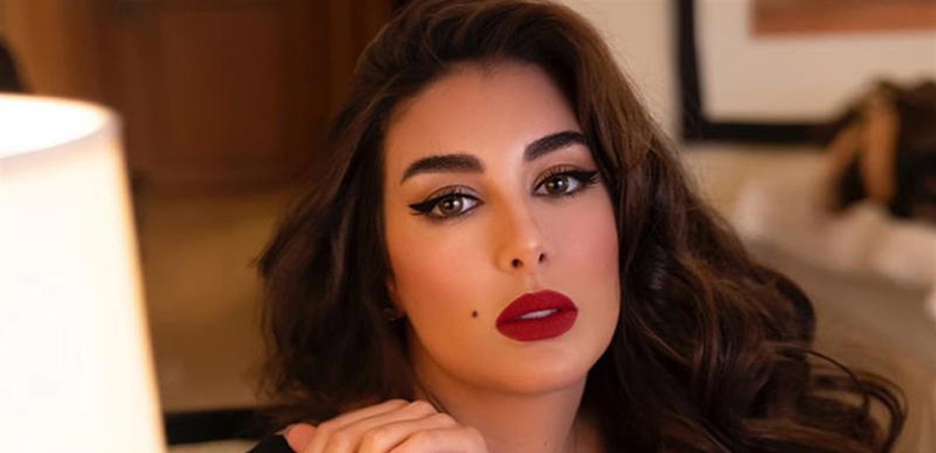 شاهدوا  ..  من منزلها الفخم  ..  ياسمين صبري تؤكد عدم إصابتها بكورونا بطريقتها الخاصة  ..  ماذا فعلت؟
