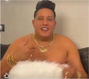 حمو بيكا يثير الغضب ويظهر شبه عاري ..  وداعية إسلامي يفتح النار عليه “صورة”