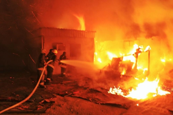 بالفيديو ..  الأغوار الشمالية : الدفاع المدني يتعامل مع حريق ضخم في منطقة سد شرحبيل بن حسنه