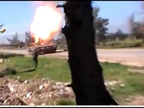 شاب سوري يفجر دبابة بمفرده بطريقة غريبة جدا